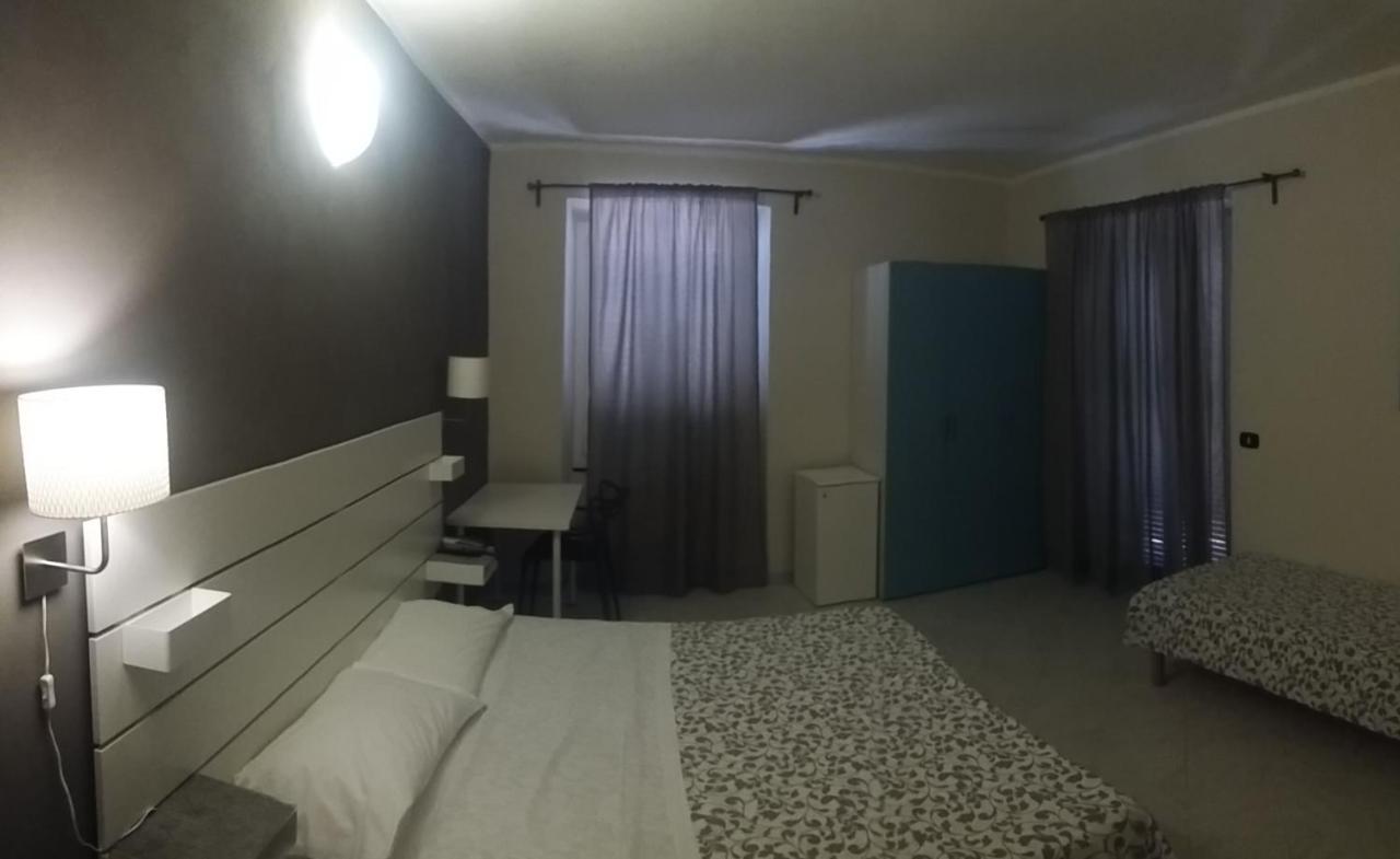Hotel Malibu 斯波托尔诺 外观 照片