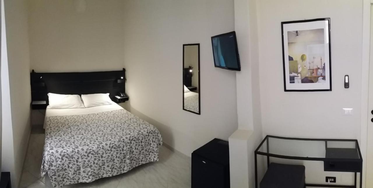 Hotel Malibu 斯波托尔诺 外观 照片