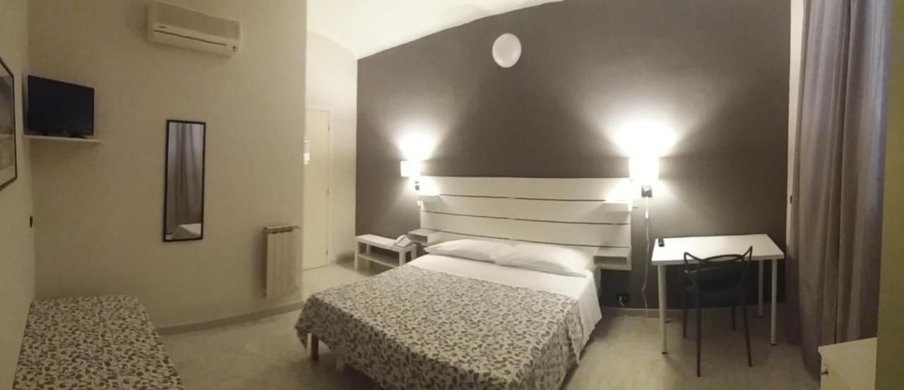 Hotel Malibu 斯波托尔诺 外观 照片