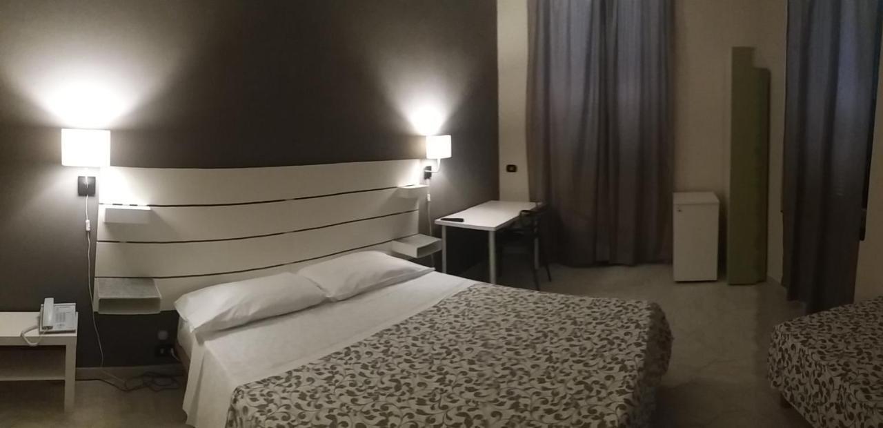 Hotel Malibu 斯波托尔诺 外观 照片