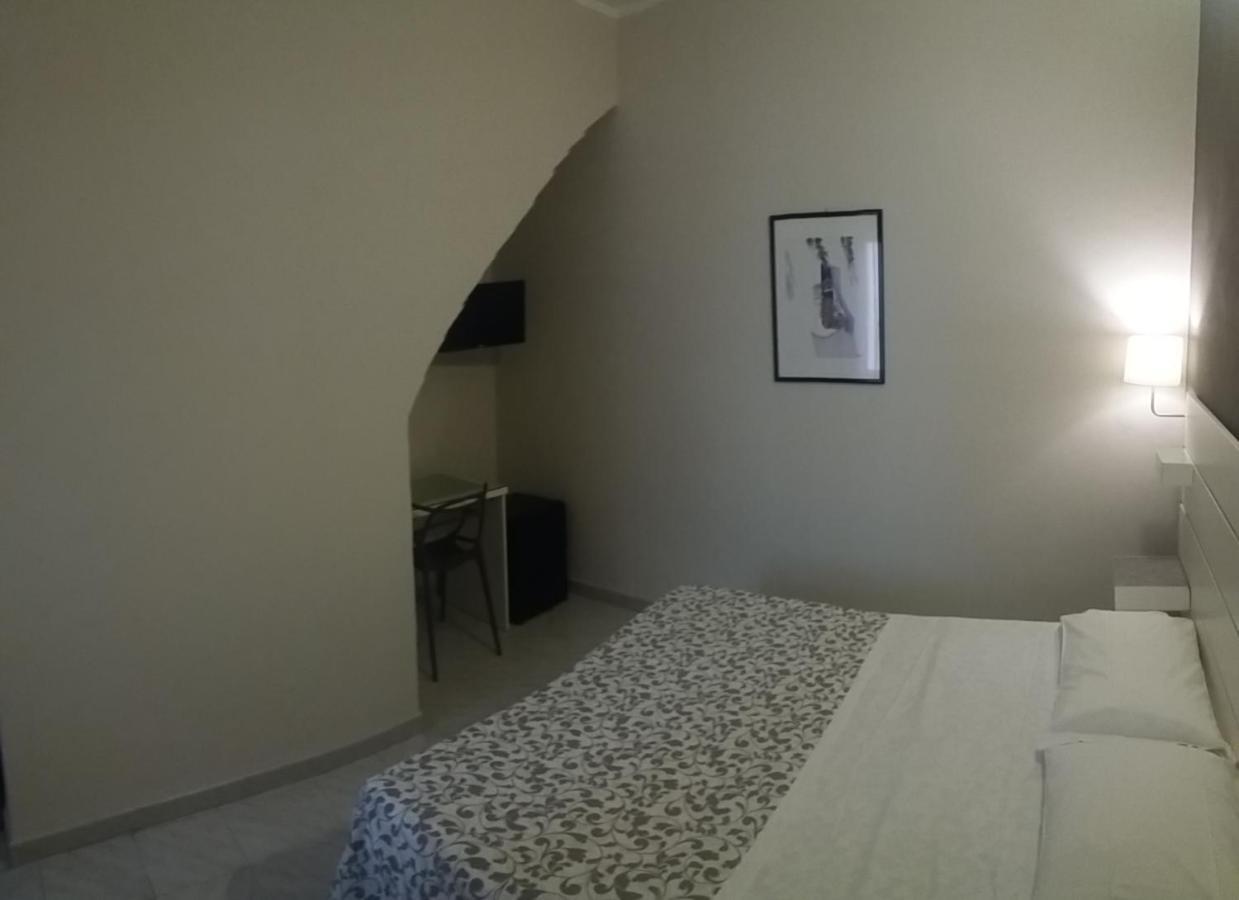 Hotel Malibu 斯波托尔诺 外观 照片