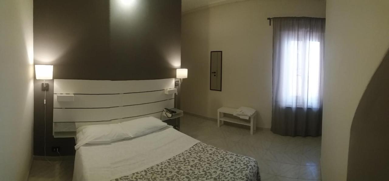 Hotel Malibu 斯波托尔诺 外观 照片