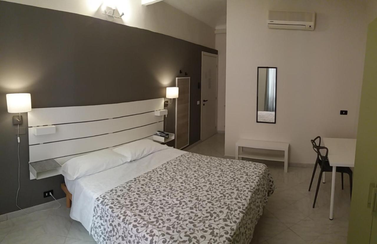 Hotel Malibu 斯波托尔诺 外观 照片