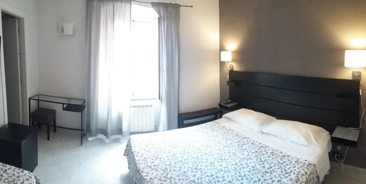 Hotel Malibu 斯波托尔诺 外观 照片